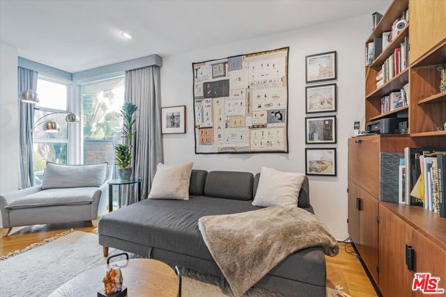 2316 Laurelmont Place, Los Angeles CA: https://media.crmls.org/mediaz/8b2e0999-52c7-4ff3-abd5-5aa392027704.jpg