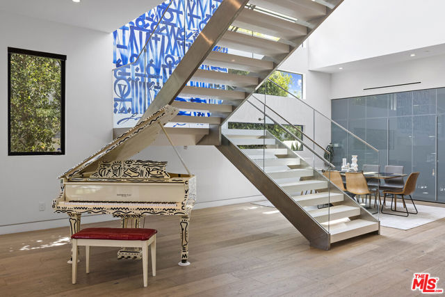 726 N Martel Avenue, Los Angeles CA: https://media.crmls.org/mediaz/8b2ebcb2-bc3f-43cb-bd0e-ad6321fc05cf.jpg