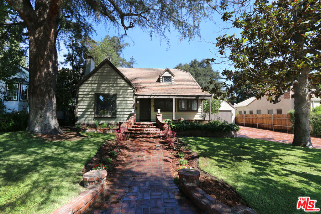 1609 Capistrano Avenue