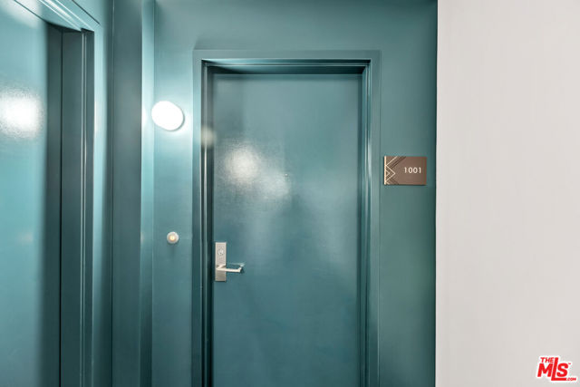 400 S Broadway, Los Angeles CA: https://media.crmls.org/mediaz/8b2fd441-39da-4ce8-a855-b0d0cfa4ed6e.jpg