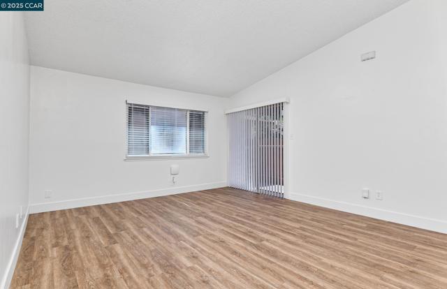 4913 Douvan Ct, Carmichael CA: https://media.crmls.org/mediaz/8b300b20-234d-4e38-8429-f9899b022de6.jpg
