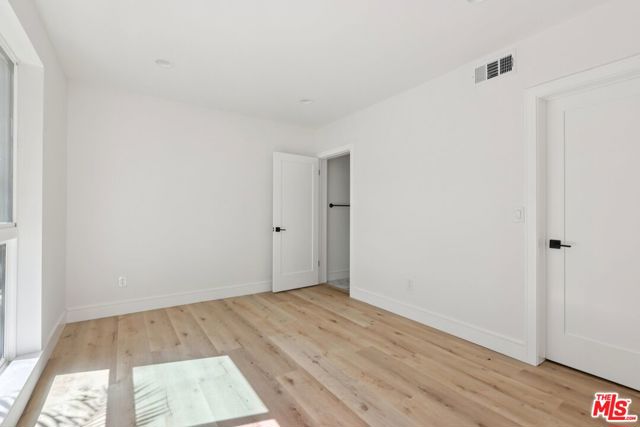 2111 1/2 Holly Drive, Los Angeles CA: https://media.crmls.org/mediaz/8b30b2ff-d457-4b19-a4d8-4a9c3ef441eb.jpg