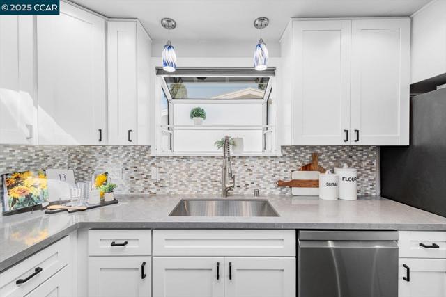 708 Pomona Ave, El Cerrito CA: https://media.crmls.org/mediaz/8b30c96a-e242-47db-b6eb-bbf6a333cbc9.jpg