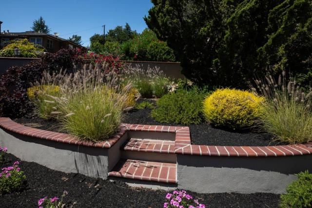 348 Costello Drive, Los Altos CA: https://media.crmls.org/mediaz/8b312894-5b67-4035-963c-789869530108.jpg