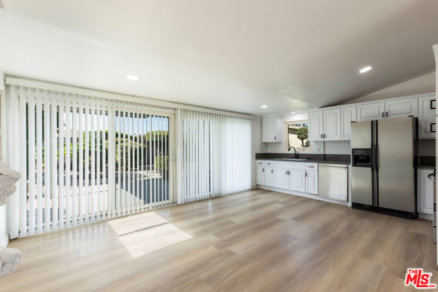 424 Markton Street, Los Angeles CA: https://media.crmls.org/mediaz/8b31c474-d8a3-4cf8-8a7a-c769b9992351.jpg