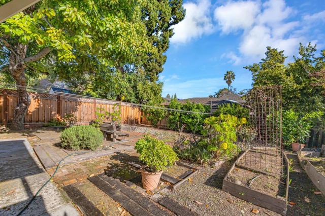 333 Waverley Street, Palo Alto CA: https://media.crmls.org/mediaz/8b31e263-4089-4375-8dfa-f7dab716dc31.jpg