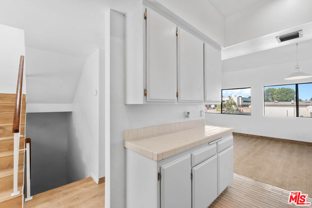 6323 Reseda Boulevard, Tarzana CA: https://media.crmls.org/mediaz/8b31e6ac-2029-411c-85d6-29783ca7a98c.jpg