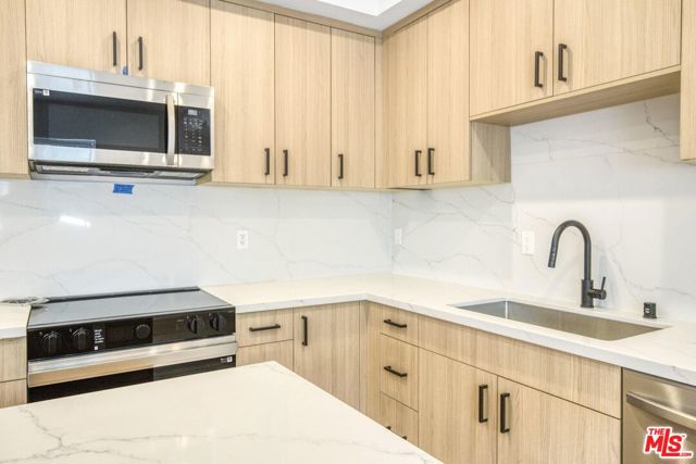 10828 Hesby Street, North Hollywood CA: https://media.crmls.org/mediaz/8b32172a-1123-4524-8bf2-ed1fda350ddf.jpg