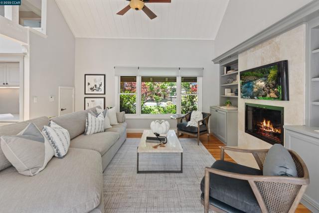 2140 Hidden Oak Dr, Danville CA: https://media.crmls.org/mediaz/8b3265ec-613c-4a8f-ace8-43d8becee21d.jpg