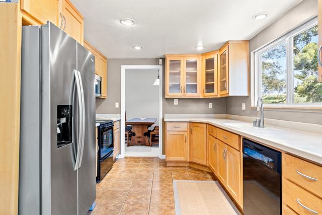 1890 Morello Ave, Pleasant Hill CA: https://media.crmls.org/mediaz/8b329e80-6908-44f7-a5d6-4116ade4dbe4.jpg