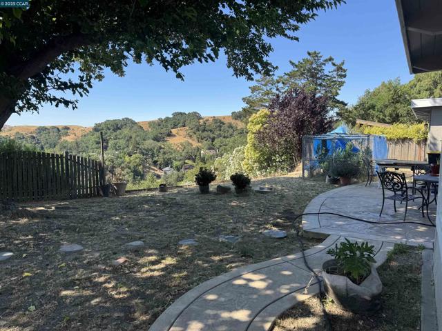 673 Doreen Way, Lafayette CA: https://media.crmls.org/mediaz/8b32e593-8a2a-4fa6-821b-bb35dff84ce8.jpg