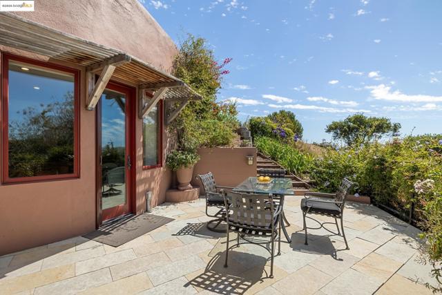 435 Tremont Avenue, Richmond CA: https://media.crmls.org/mediaz/8b330a96-d4af-4ad9-aff9-ec1dae86f40c.jpg