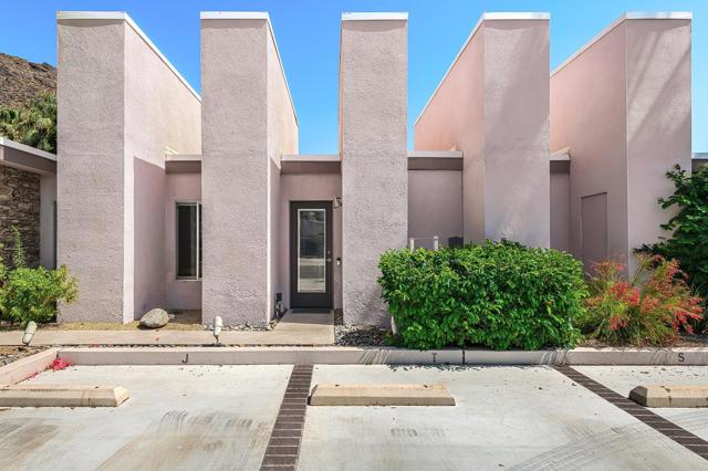 500 W Arenas Road, Palm Springs CA: https://media.crmls.org/mediaz/8b333d6e-1a70-4272-bfab-a98811222da6.jpg
