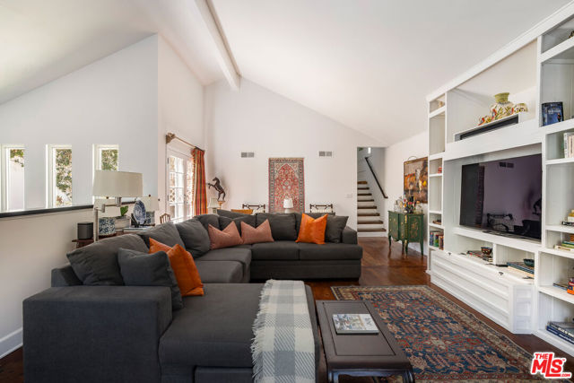 1647 N Beverly Glen Boulevard, Los Angeles CA: https://media.crmls.org/mediaz/8b334667-0ff6-4fa2-81fd-9b354ee26294.jpg