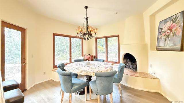 16722 Via Lago Azul, Rancho Santa Fe CA: https://media.crmls.org/mediaz/8b3363e2-3f46-4baa-b02d-876f6671cbc6.jpg