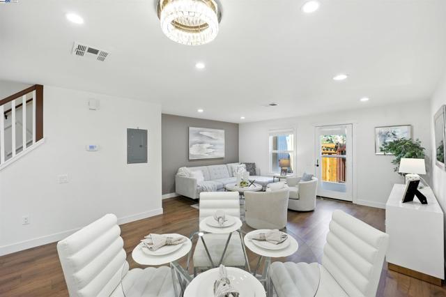 865 Carlisle Way, Sunnyvale CA: https://media.crmls.org/mediaz/8b33a0e2-d9a3-4345-a634-e03da7802ed5.jpg