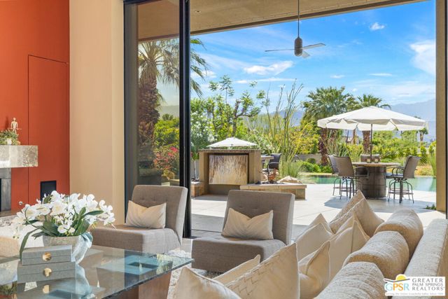 4 Paradise Cove Court, Rancho Mirage CA: https://media.crmls.org/mediaz/8b33c273-1e15-4bbc-8740-b66b8c353099.jpg
