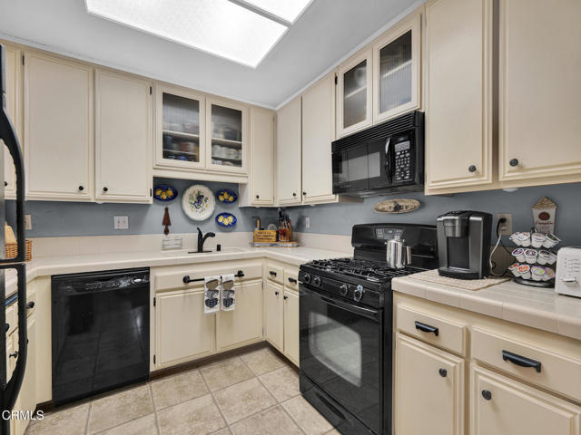 Detail Gallery Image 8 of 28 For 4525 Carpinteria Ave #C,  Carpinteria,  CA 93013 - 2 Beds | 2/1 Baths