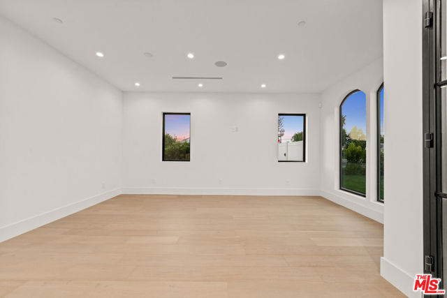 8065 Lloyd Avenue, North Hollywood CA: https://media.crmls.org/mediaz/8b346200-7c15-4032-b49e-079a95033d27.jpg