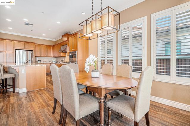 1741 Veneto Ln, Brentwood CA: https://media.crmls.org/mediaz/8b34afc4-fe92-487e-8b89-c057838f342b.jpg