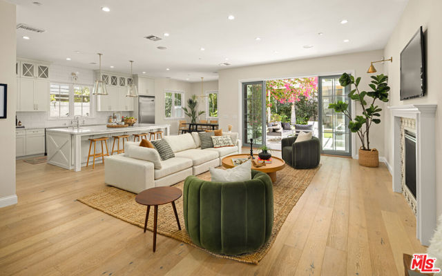 3520 Butler Avenue, Los Angeles CA: https://media.crmls.org/mediaz/8b359657-97e7-44c1-9631-170ae9151614.jpg