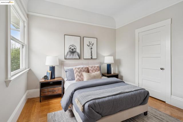 1042 Santa Clara Ave, Alameda CA: https://media.crmls.org/mediaz/8b3627ce-bc77-4cc1-9b85-cbf0fbb85c3e.jpg