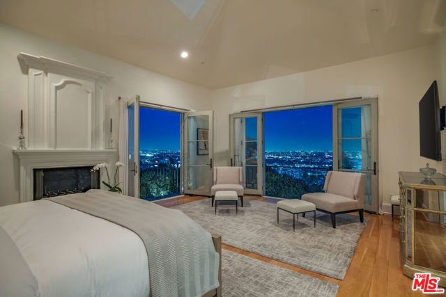 1260 St Ives Place, Los Angeles CA: https://media.crmls.org/mediaz/8b3655c7-f975-4757-a20f-cf963cd356e8.jpg