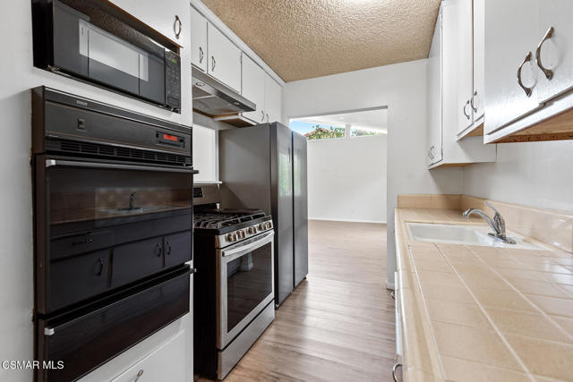 15546 Olden Street, Sylmar CA: https://media.crmls.org/mediaz/8b36d99f-c511-406d-82d4-2a0da54bdba8.jpg