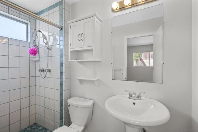 3020 Linda Dr, Oceanside CA: https://media.crmls.org/mediaz/8b36e519-6c0c-4578-aea1-b400afdf2dc9.jpg