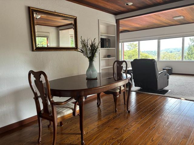 108 Santa Maria Avenue, Portola Valley CA: https://media.crmls.org/mediaz/8b3755fe-0b9f-4bf8-b89a-56b08d7c5564.jpg