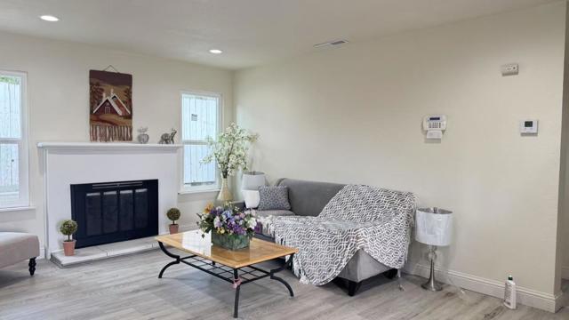 186 Checkers Drive, San Jose CA: https://media.crmls.org/mediaz/8b37b562-2534-44d7-86bb-a08767341855.jpg