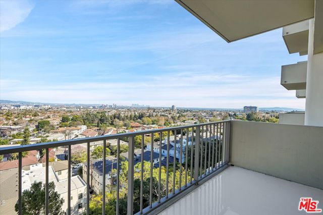 2160 E Century Parkway, Los Angeles CA: https://media.crmls.org/mediaz/8b37c24e-f964-47cb-bd09-a23f37799b1c.jpg