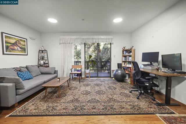 1383 Alvarado Rd, Berkeley CA: https://media.crmls.org/mediaz/8b382853-e998-4f41-8346-3e7197b2ef9e.jpg