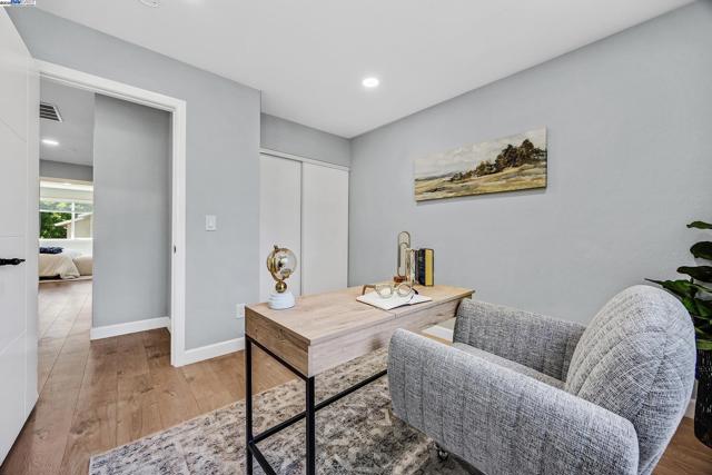2236 Oakland Ave, Pleasanton CA: https://media.crmls.org/mediaz/8b3858b4-6e63-4858-a4cd-f9d6fe2326ee.jpg