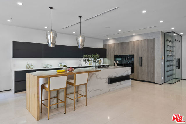 428 N La Jolla Avenue, Los Angeles CA: https://media.crmls.org/mediaz/8b3872dc-69b4-482b-9b9b-ea0e132e2b96.jpg