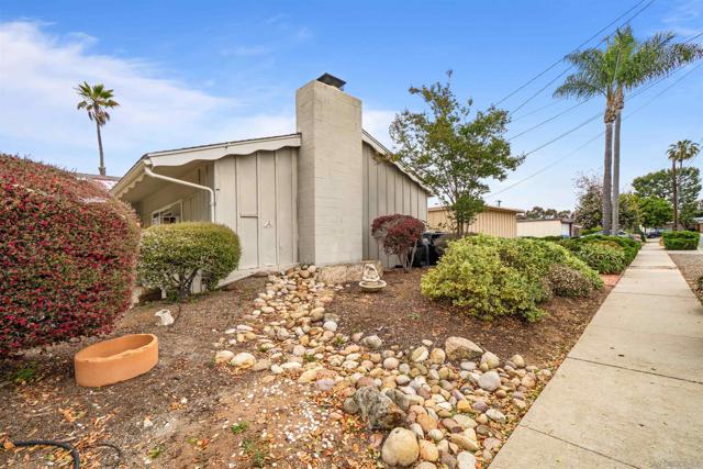 6734 Barnhurst Dr, San Diego CA: https://media.crmls.org/mediaz/8b3904a8-67af-46db-8dac-ebd1598b2a0a.jpg
