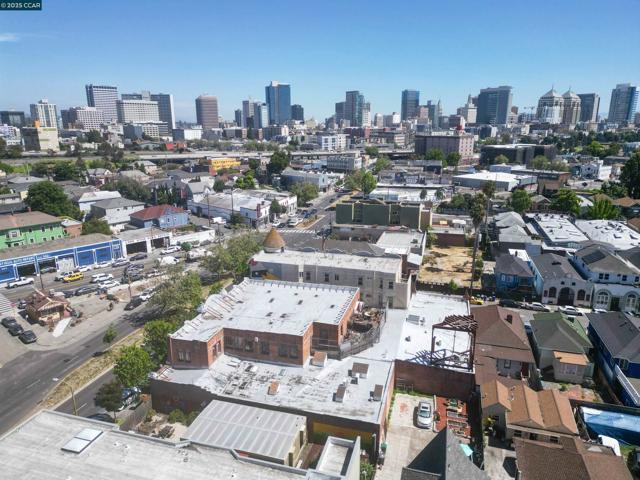2521 San Pablo Ave, Oakland CA: https://media.crmls.org/mediaz/8b391643-0c92-496d-a98e-e8e1b38a462a.jpg
