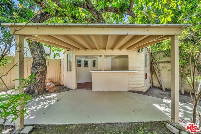 1709 Buckingham Road, Los Angeles CA: https://media.crmls.org/mediaz/8b397538-1a98-4db7-aa95-25f9422153ed.jpg