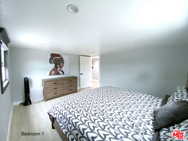 84 N Palm Street, Ventura CA: https://media.crmls.org/mediaz/8b39a4ce-d1d3-43c8-afb6-538de4f9c362.jpg