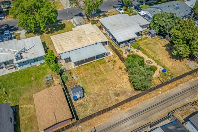 312 Oakshire Avenue, Modesto CA: https://media.crmls.org/mediaz/8b3a7f60-554b-42f1-9df6-57a7e5b8b8f6.jpg