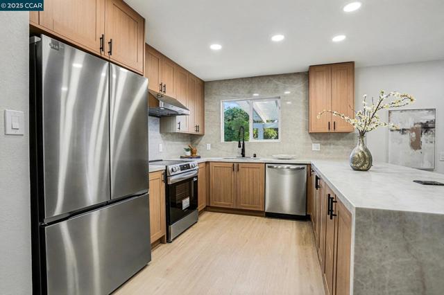 1053 Arkell Rd, Walnut Creek CA: https://media.crmls.org/mediaz/8b3acf4c-37e2-4b24-9362-d4a1a0511753.jpg