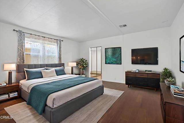 5540 W 5TH Street, Oxnard CA: https://media.crmls.org/mediaz/8b3afcbe-f890-48a5-b260-8913f4d36dd1.jpg