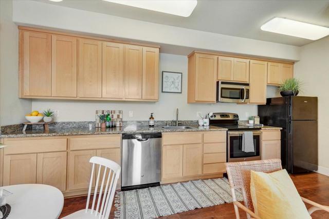 224 Laurel, Santa Cruz CA: https://media.crmls.org/mediaz/8b3badb8-a40c-47b4-9050-7c53ffe7aae5.jpg