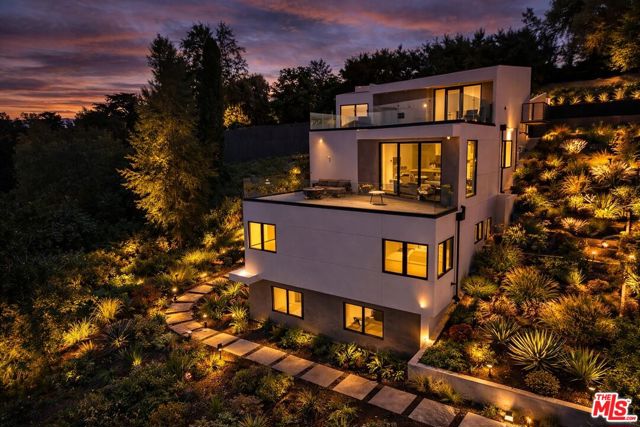 Photo of 5130 Medina Road, Woodland Hills, CA 91364