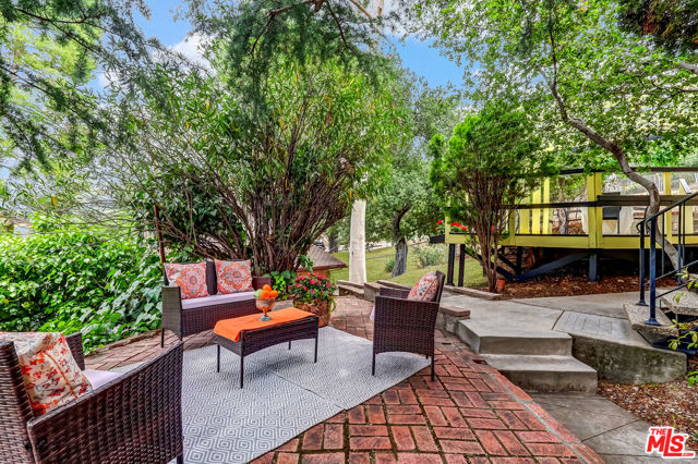 7951 Glenties Lane, Sunland CA: https://media.crmls.org/mediaz/8b3c9636-7978-4337-9e04-0d1661cfcf29.jpg