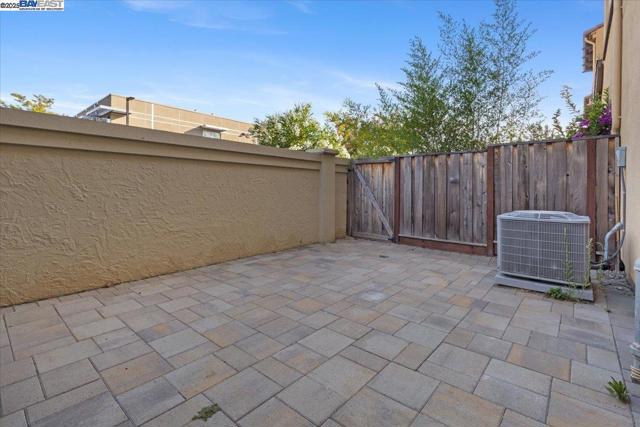 93 Catania Cmn, Fremont CA: https://media.crmls.org/mediaz/8b3cd424-9165-4028-8334-6178dfbde023.jpg