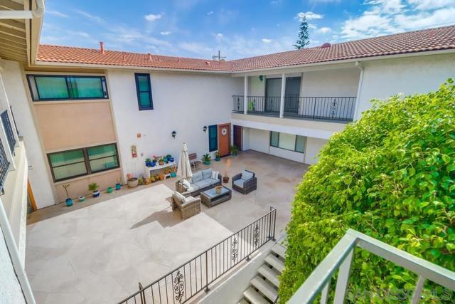 835 E Ave, Coronado CA: https://media.crmls.org/mediaz/8b3d3ce3-89c5-4c80-af91-6e7d497d3eaa.jpg