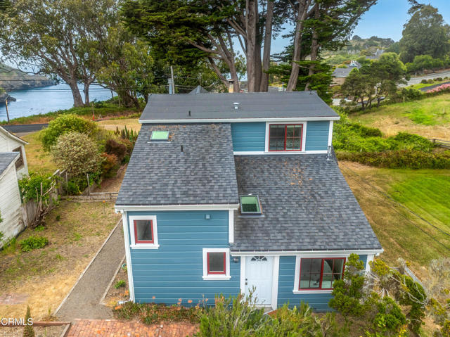 3781 N Highway 1, Albion CA: https://media.crmls.org/mediaz/8b3d4203-a4a6-4c8d-97e6-ed8d36440128.jpg