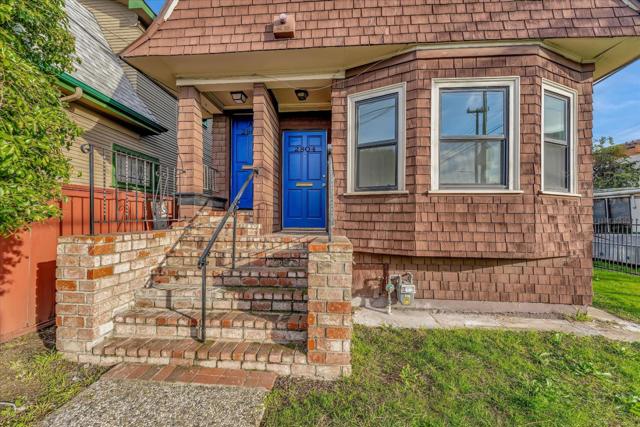 2804 Adeline Street, Emeryville CA: https://media.crmls.org/mediaz/8b3d4205-8cfb-47d8-9b62-2665cc332f1d.jpg