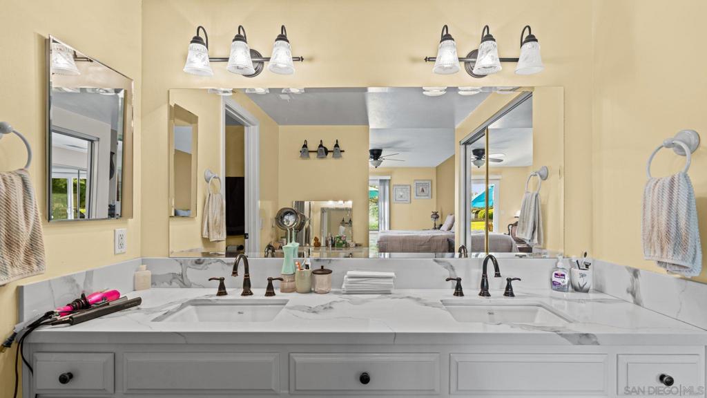 1026 La Reina - photo 17